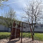 Bild vom Spielplatz anzeigen.