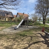 Bild vom Spielplatz anzeigen.