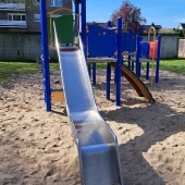 Bild vom Spielplatz anzeigen.
