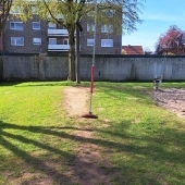 Bild vom Spielplatz anzeigen.