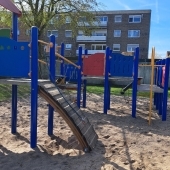 Bild vom Spielplatz anzeigen.