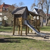 Bild vom Spielplatz anzeigen.