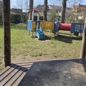 Bild vom Spielplatz anzeigen.