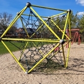 Bild vom Spielplatz anzeigen.