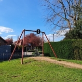 Bild vom Spielplatz anzeigen.