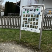 Bild vom Spielplatz anzeigen.