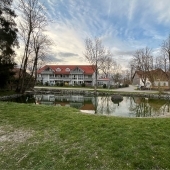 Bild vom Spielplatz anzeigen.
