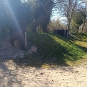 Bild vom Spielplatz anzeigen.