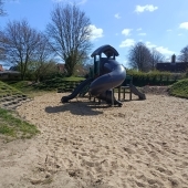 Bild vom Spielplatz anzeigen.