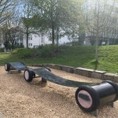 Bild vom Spielplatz anzeigen.