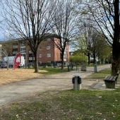 Bild vom Spielplatz anzeigen.