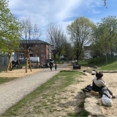 Bild vom Spielplatz anzeigen.