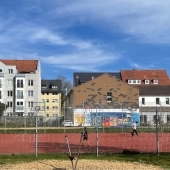 Bild vom Spielplatz anzeigen.