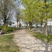 Bild vom Spielplatz anzeigen.