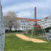 Bild vom Spielplatz anzeigen.