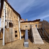 Bild vom Spielplatz anzeigen.