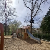 Bild vom Spielplatz anzeigen.