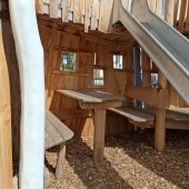 Bild vom Spielplatz anzeigen.