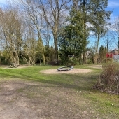 Bild vom Spielplatz anzeigen.