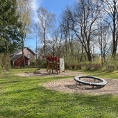 Bild vom Spielplatz anzeigen.