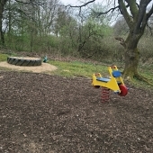 Bild vom Spielplatz anzeigen.