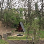 Bild vom Spielplatz anzeigen.