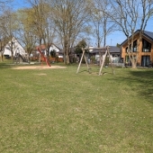 Bild vom Spielplatz anzeigen.