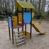 Bild vom Spielplatz anzeigen.