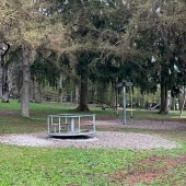 Bild vom Spielplatz anzeigen.