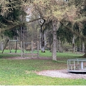 Bild vom Spielplatz anzeigen.