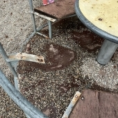 Bild vom Spielplatz anzeigen.