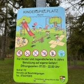 Bild vom Spielplatz anzeigen.