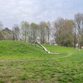 Bild vom Spielplatz anzeigen.