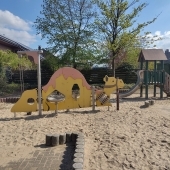 Bild vom Spielplatz anzeigen.