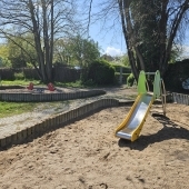 Bild vom Spielplatz anzeigen.