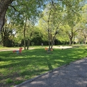 Bild vom Spielplatz anzeigen.