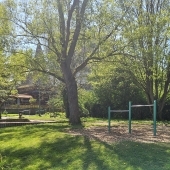 Bild vom Spielplatz anzeigen.