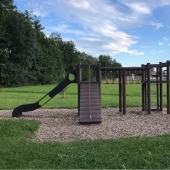 Bild vom Spielplatz anzeigen.