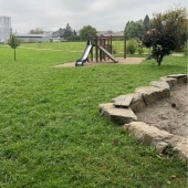 Bild vom Spielplatz anzeigen.