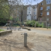 Bild vom Spielplatz anzeigen.