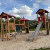 Bild vom Spielplatz anzeigen.