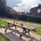 Bild vom Spielplatz anzeigen.