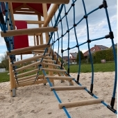 Bild vom Spielplatz anzeigen.