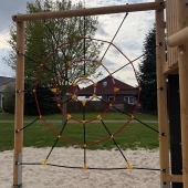 Bild vom Spielplatz anzeigen.