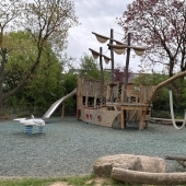 Bild vom Spielplatz anzeigen.