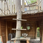 Bild vom Spielplatz anzeigen.