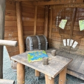 Bild vom Spielplatz anzeigen.