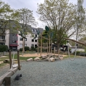 Bild vom Spielplatz anzeigen.