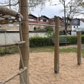 Bild vom Spielplatz anzeigen.