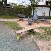 Bild vom Spielplatz anzeigen.